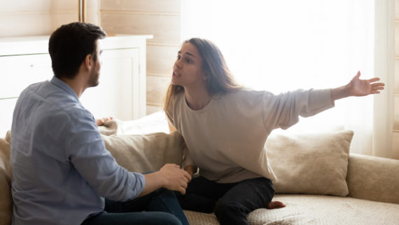 6 Common Warning Signs of a Toxic Relationship